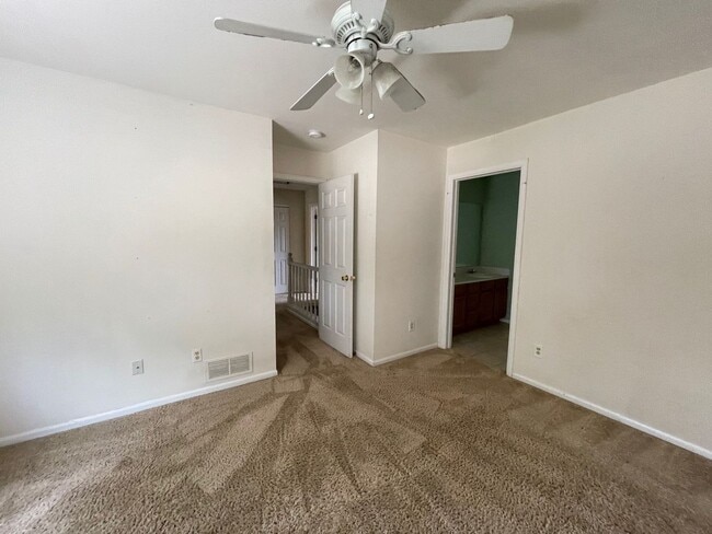Building Photo - Great Townhome in West Fort Collins