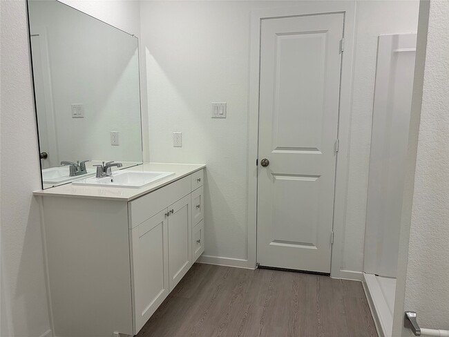 Building Photo - 940 Woodhaven Lks Dr