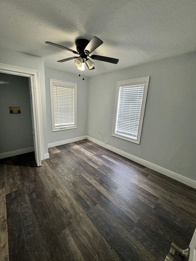 Building Photo - 2 Bedroom 1 Bath near Busch Garden