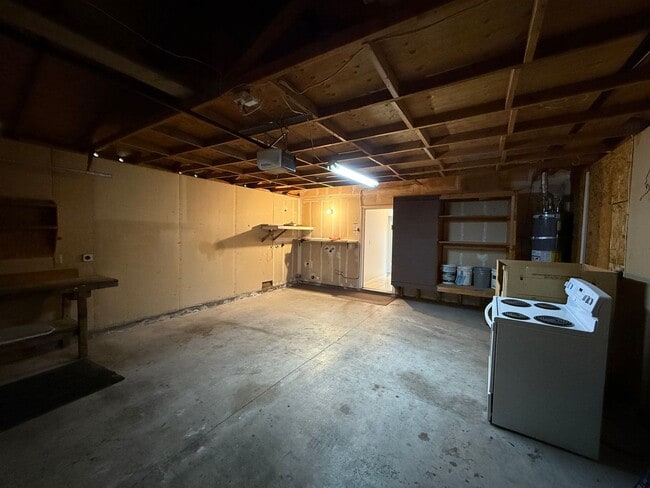 Building Photo - Single story in Modesto!