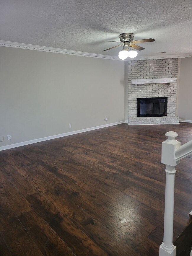 Building Photo - Large two-story colonial style home, Antioch