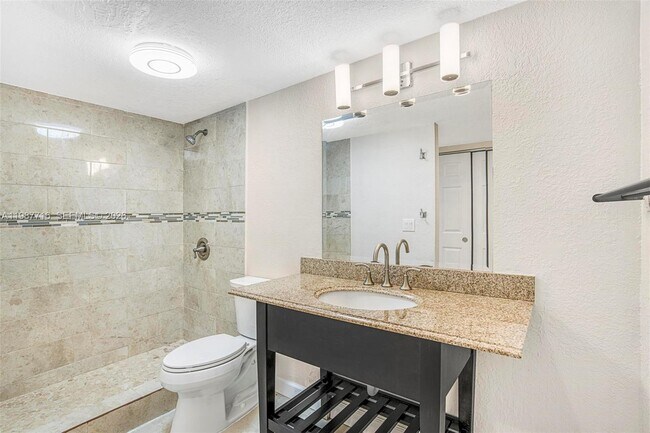 Building Photo - 9450 Live Oak Pl