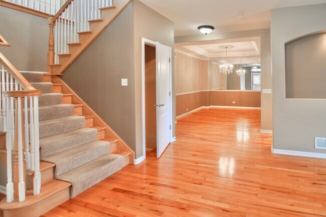 Building Photo - 24813 Ironwood Ct