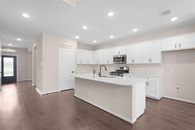 Building Photo - 23827 Via Leoni Dr