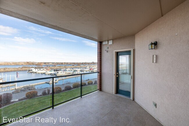 Building Photo - 2 br, 2 bath House - 300 Col Pt Dr C-201