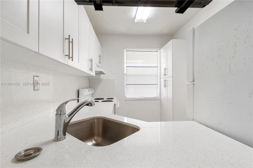 Building Photo - 17255 SW 95th Ave