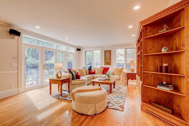 Building Photo - 2105 S Fillmore St