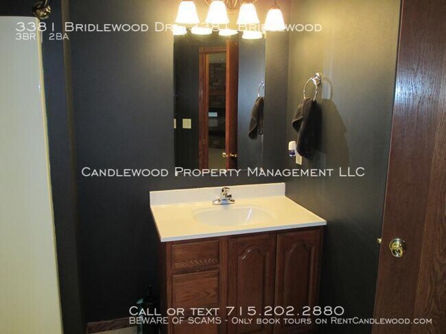 Building Photo - 3 Bedroom/2 Bathroom Split Level Duplex