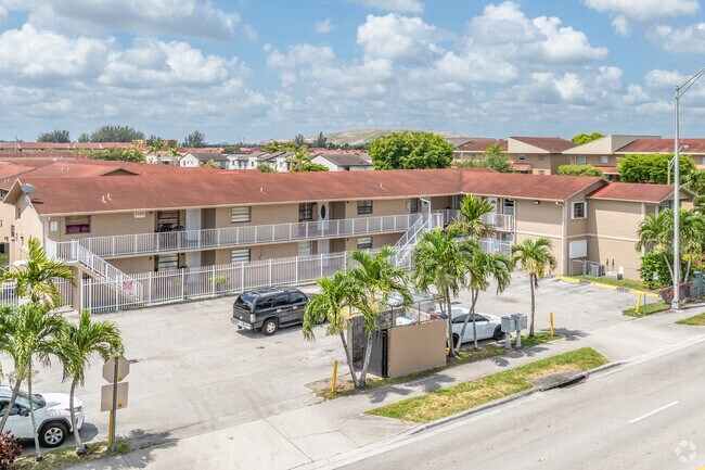 2560-2580 W 60th St - Villa de Marbella