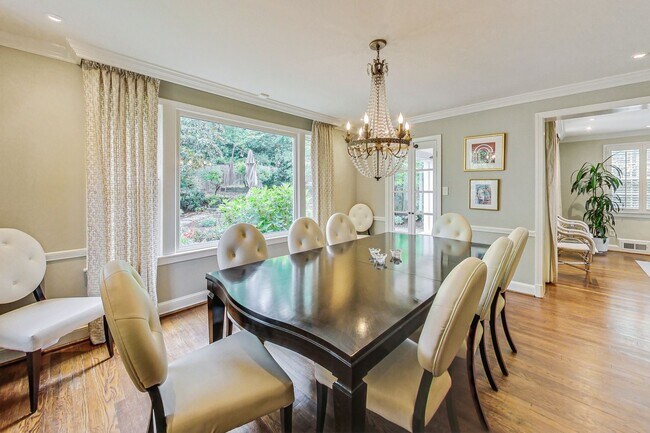 Building Photo - COMING SOON - Stunning 4 bed + 2 full & 2 1/2 bath Classic in NW DC