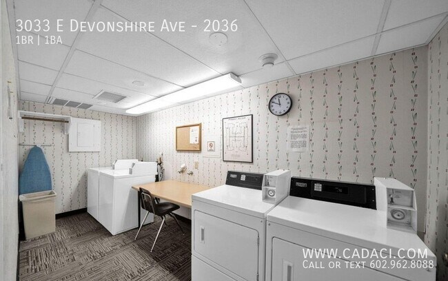 Building Photo - 3033 E Devonshire Ave