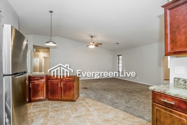 Building Photo - 5913 E Ellis St