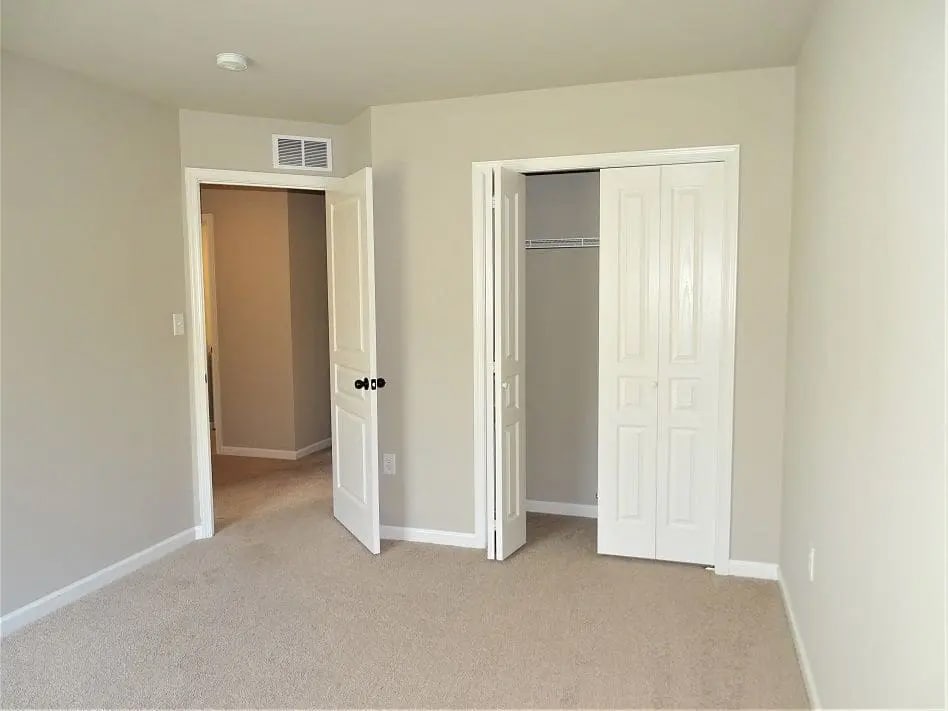 Building Photo - 945 Woodridge Dr