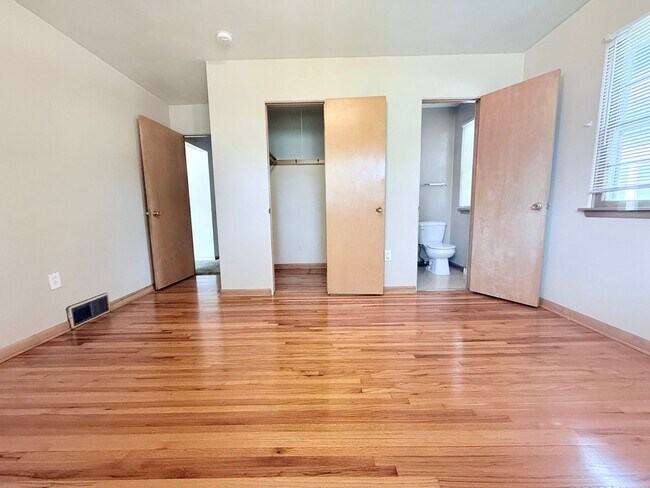 Building Photo - 4-Bed House in Cedar Falls