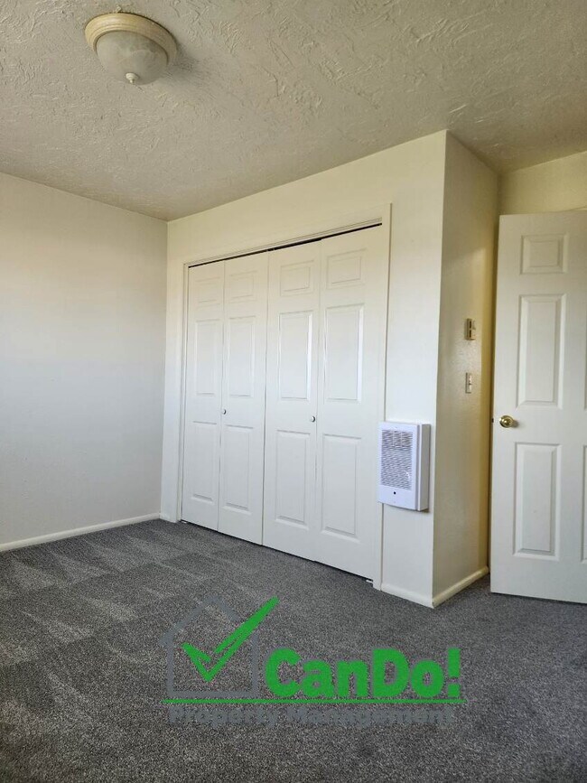 Building Photo - 2 Bedroom/ 1 Bathroom Apartment in Blackfoot Available July 1