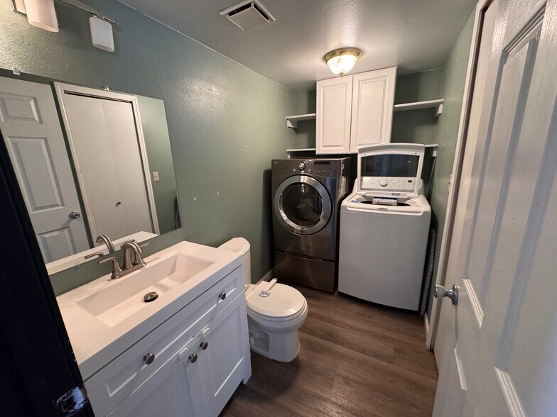 Building Photo - 7624 Montarbor Dr