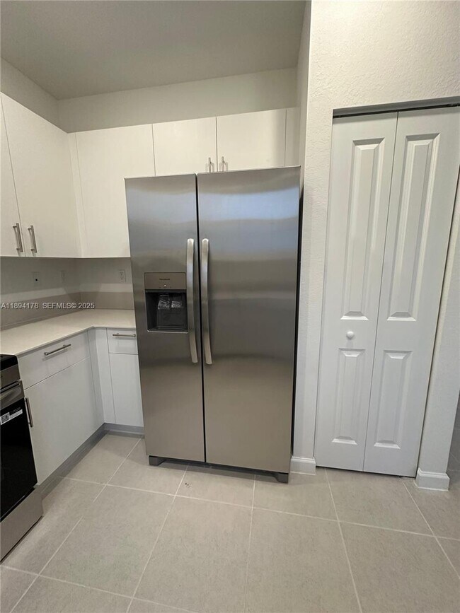 Building Photo - 2534 SE 27th Dr