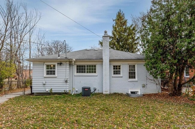 Building Photo - 3221 Shenandoah Dr