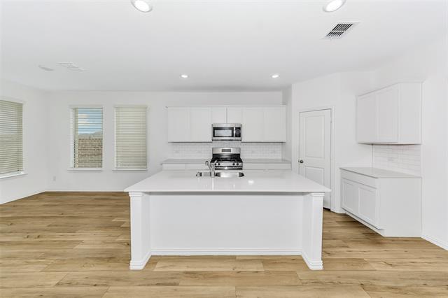Building Photo - 2600 Starwater Dr