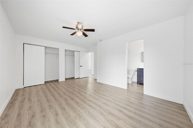 Building Photo - 515 Floral Dr