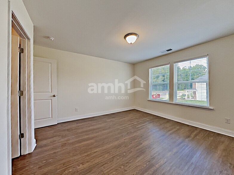 Building Photo - 175 Havenbrook Dr