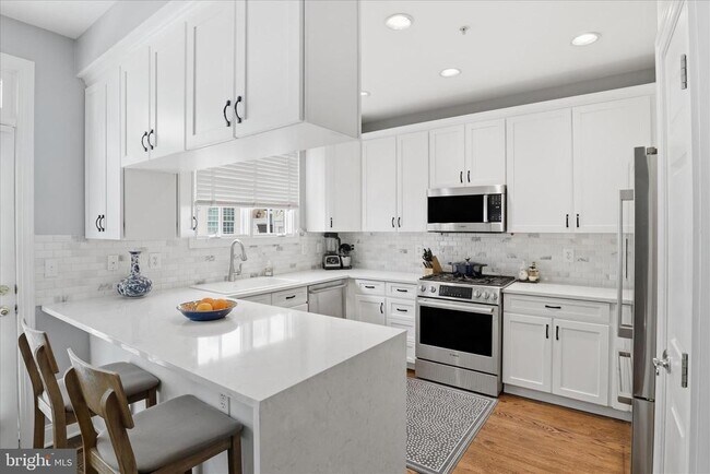 Building Photo - 308 S Fayette St