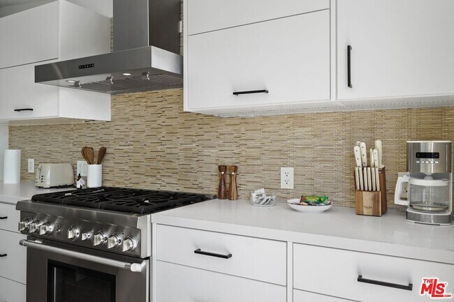 Building Photo - 1812 Navy St