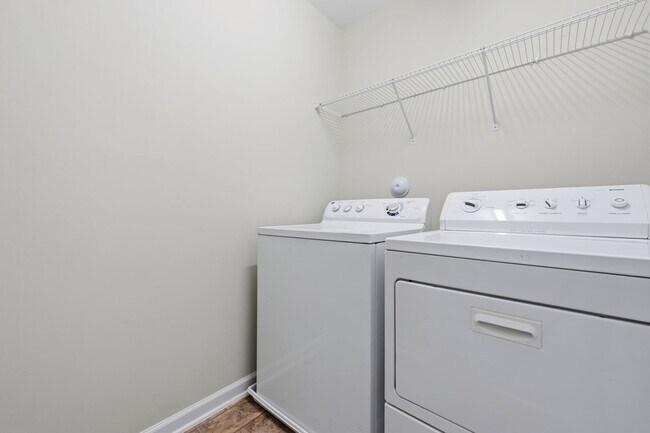 Building Photo - 3 Bedroom Townhouse in Braddock Park Community - Available May 8!
