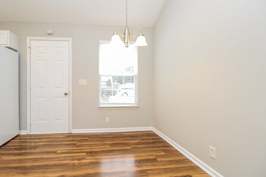 Building Photo - 1339 Macduff Dr