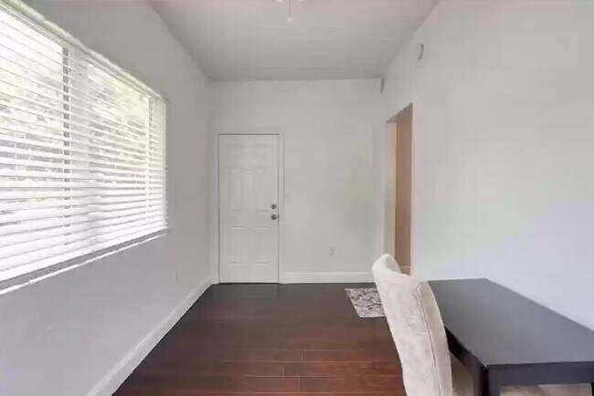 Building Photo - 518 Biscayne Dr