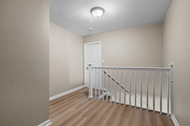 Building Photo - 725 Temple Ct