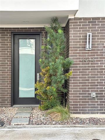 Building Photo - 4934 Zuma Ct