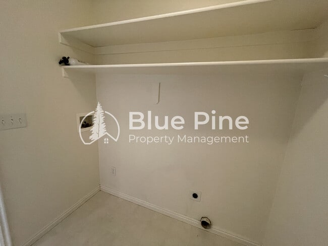 Building Photo - 3863 Ridgeview Cir