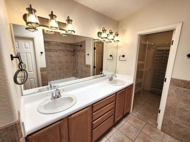 Building Photo - 1535 Vajillo Ln