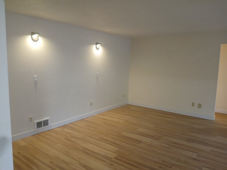 Building Photo - 7622 Chinook Ave