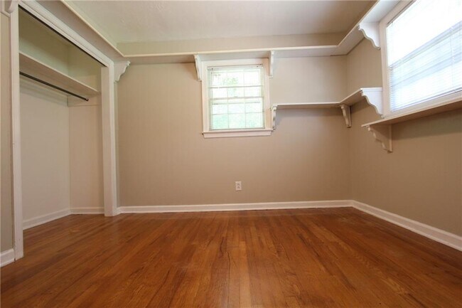 Building Photo - 2944 Piedmont Dr