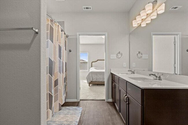 Building Photo - 1296 Teychas Dr