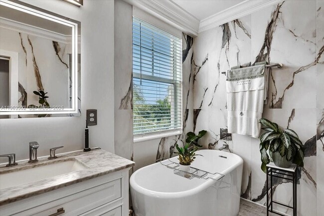 Building Photo - 1033 NE 17th Way