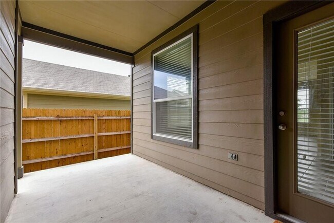 Building Photo - 1800 Arborside Dr