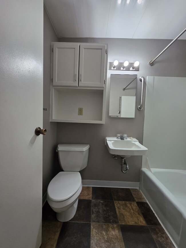 Building Photo - Liberty Lights Apartments G