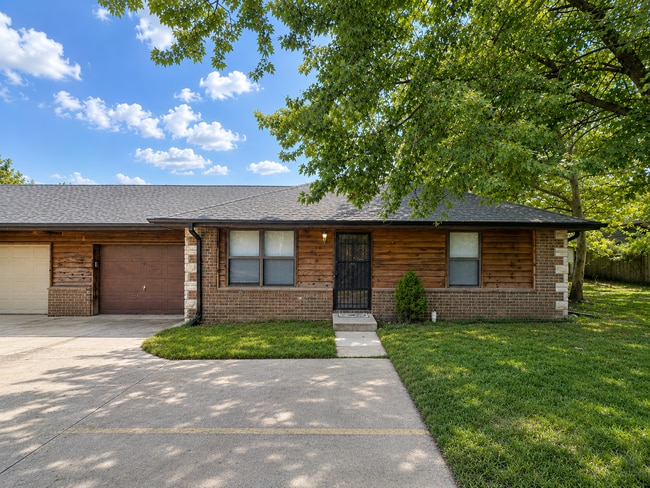 Building Photo - 943 N Homewood Ave