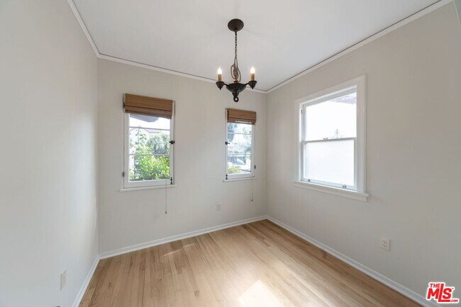 Building Photo - 1349 Meadowbrook Ave