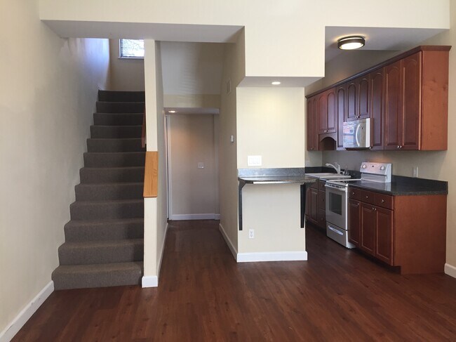 Primary Photo - 821 Russell Blvd