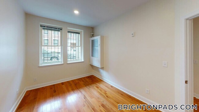 Building Photo - 127 Sutherland Rd