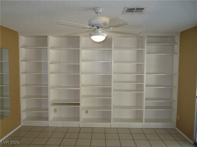 Building Photo - 912 Crowfoot