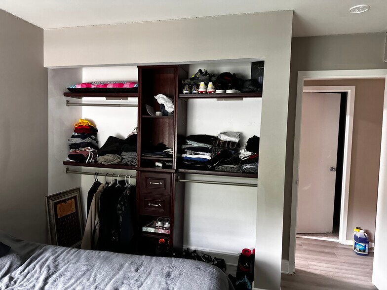 Building Photo - 423 Christopher Ave