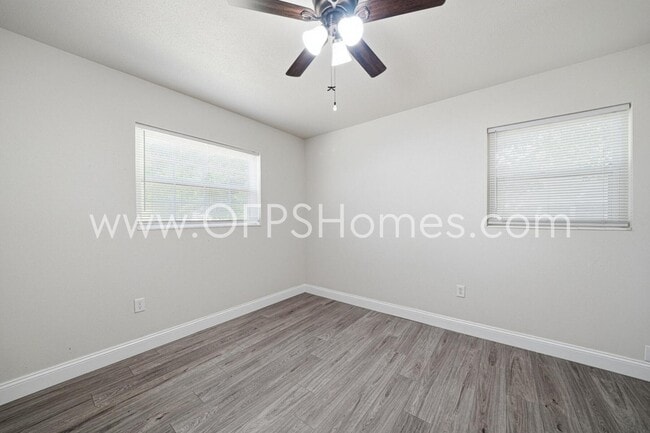 Building Photo - 127 Judith Dr