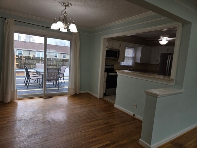 Building Photo - Move In Ready!