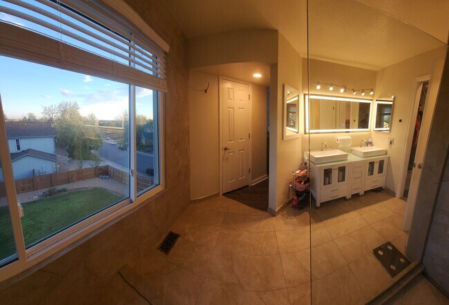 Building Photo - 5415 S Dunkirk Way