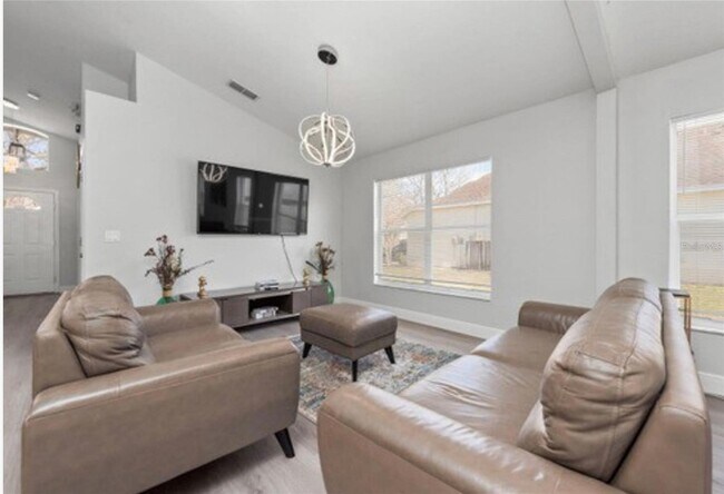 Building Photo - 437 Julliard Blvd
